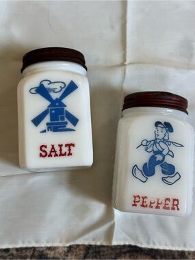 Vintage 1940s–50s Milk Glass Dutch Salt & Pepper Shakers Hazel-Atlas